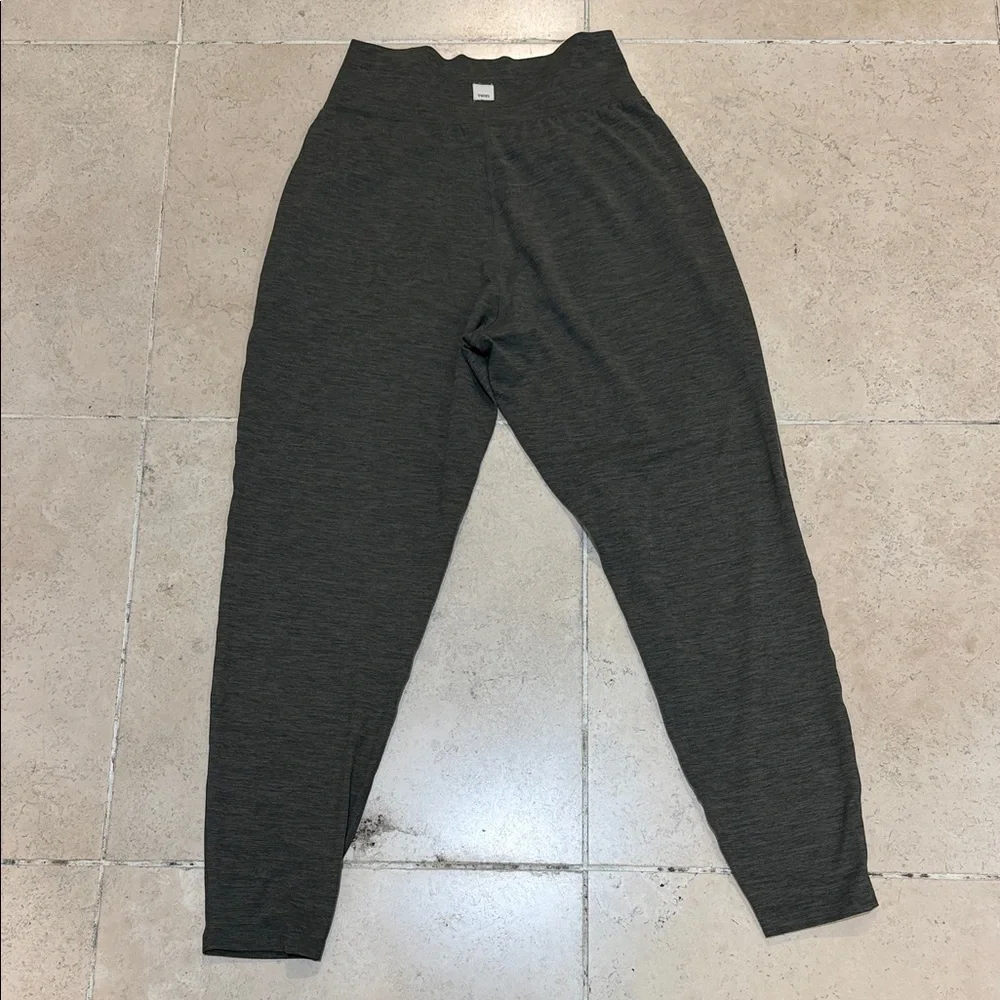 Vuori women’s Lux Harem Charcoal Leggings